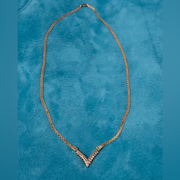 14K Gold V~Shape Diamond Necklace 18”